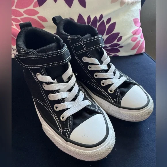 Stylish Black and White Kids High-Top Sneakers - Picture 3 of 3